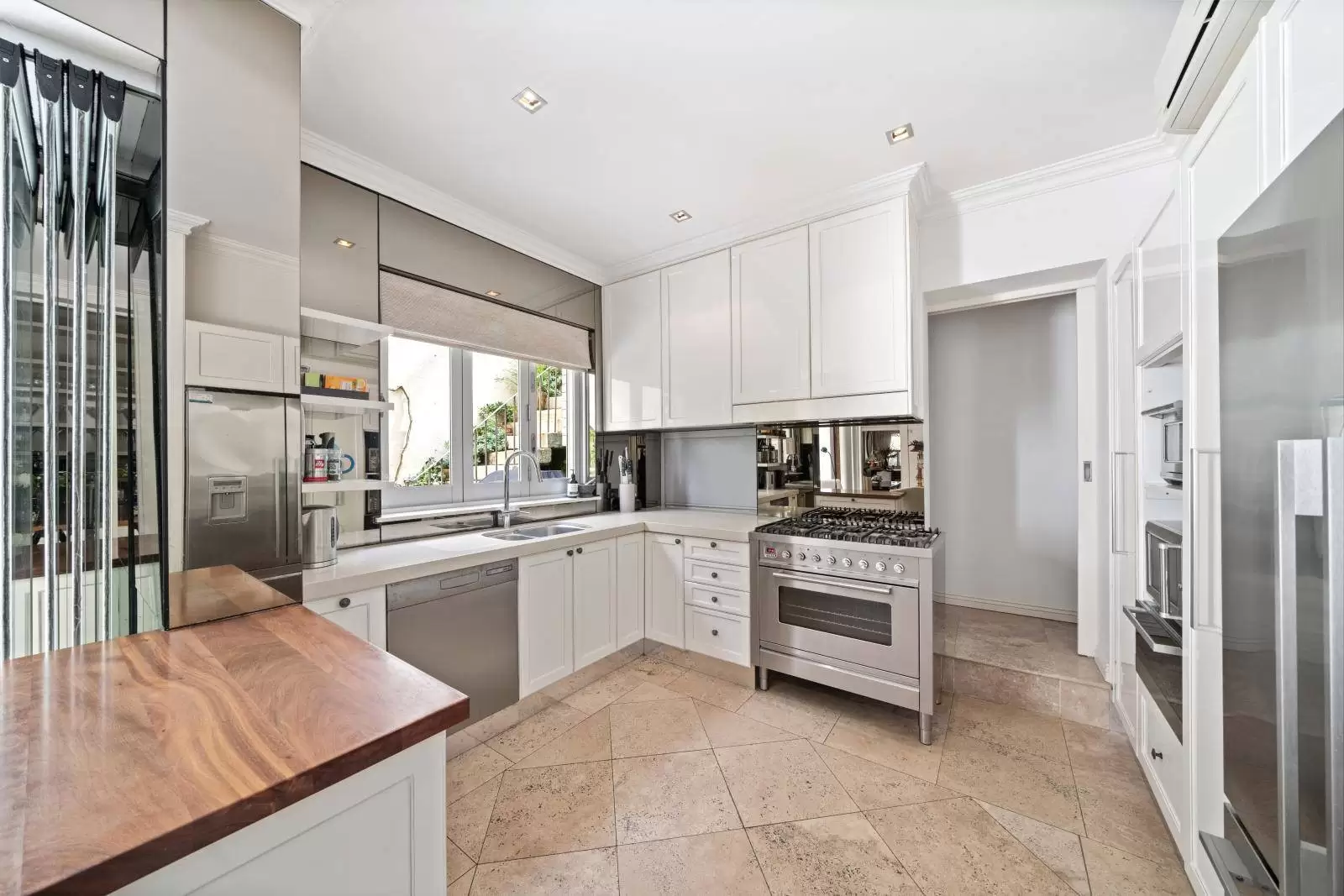 350 Moore Park Road, Paddington Leased by Sydney Sotheby's International Realty - image 3
