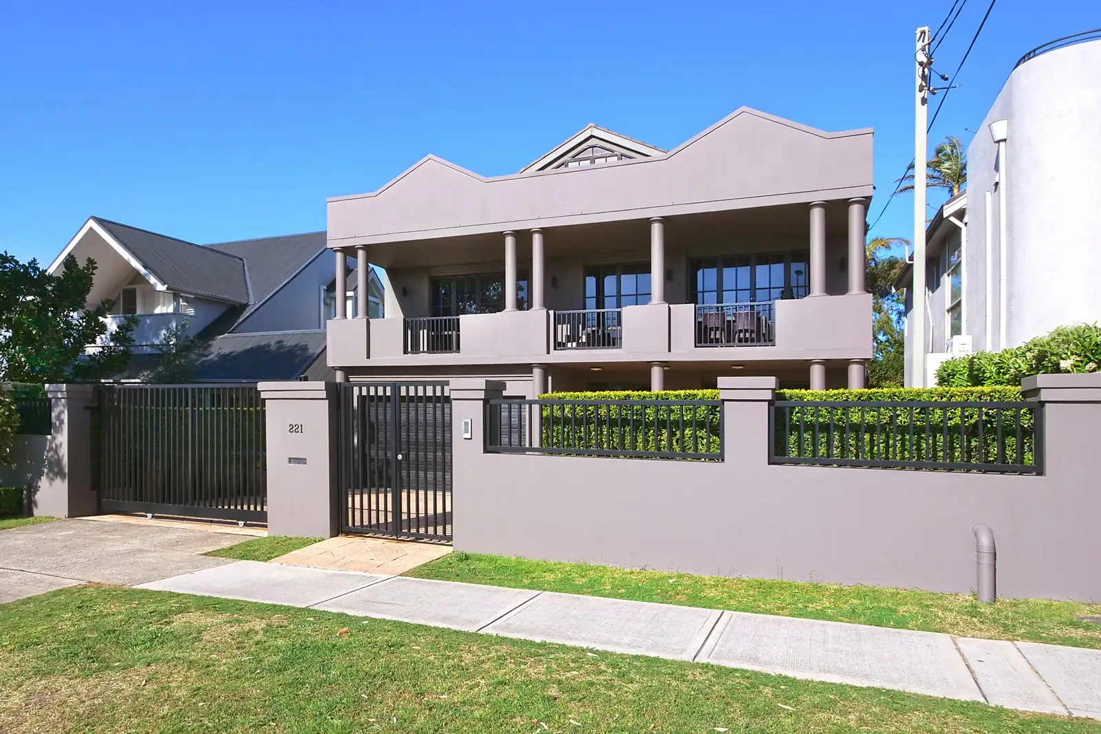 221 Military Road, Dover Heights Sold by Sydney Sotheby's International Realty - image 1