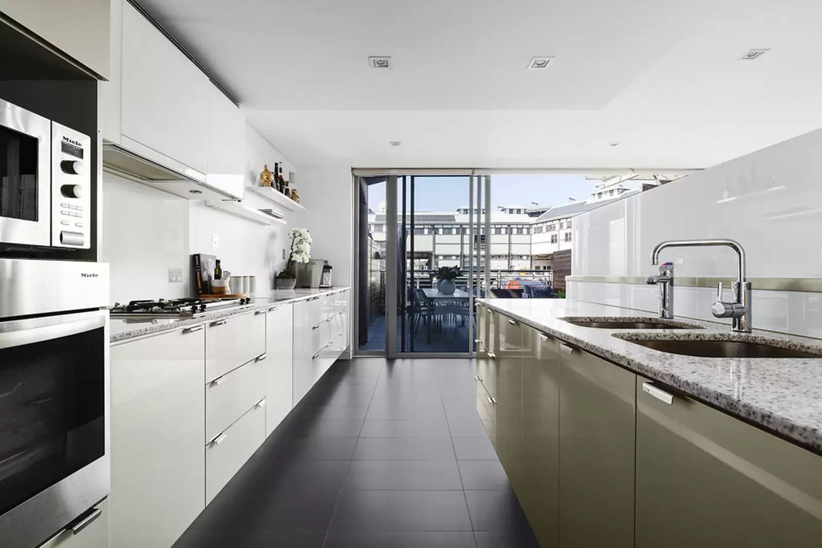 106/19 Hickson Road, Walsh Bay Sold by Sydney Sotheby's International Realty - image 4
