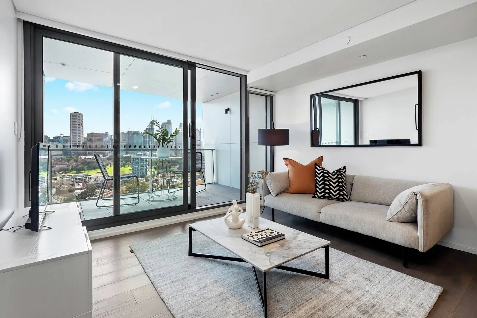 1701/226 Victoria Street, Potts Point Leased by Sydney Sotheby's International Realty - image 3