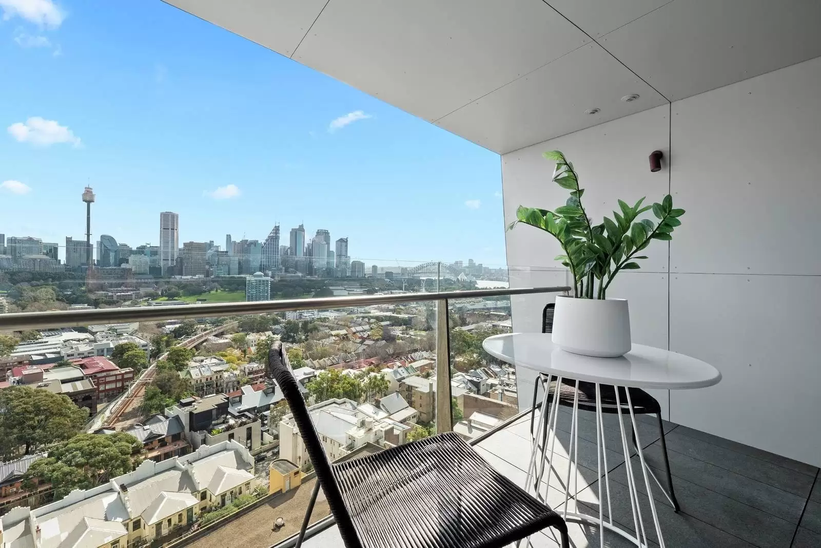 1701/226 Victoria Street, Potts Point Leased by Sydney Sotheby's International Realty - image 2