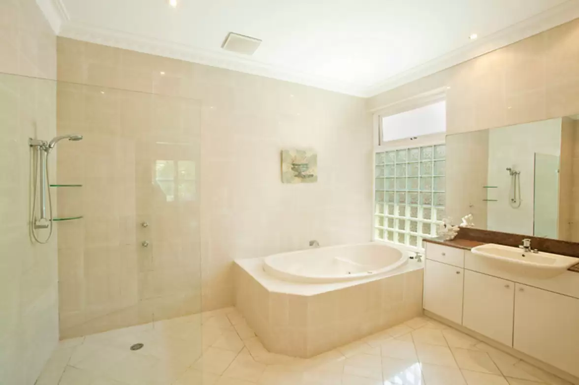 18 Kings Road, Vaucluse Leased by Sydney Sotheby's International Realty - image 7