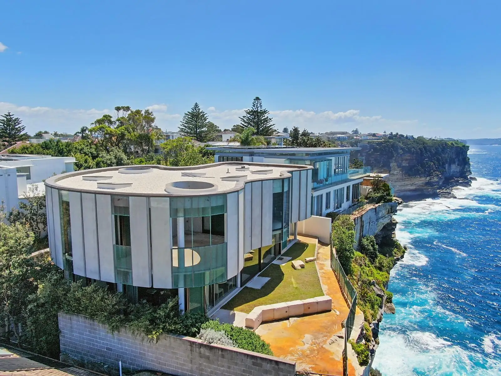 10 Wentworth Street, Dover Heights Sold by Sydney Sotheby's International Realty - image 2