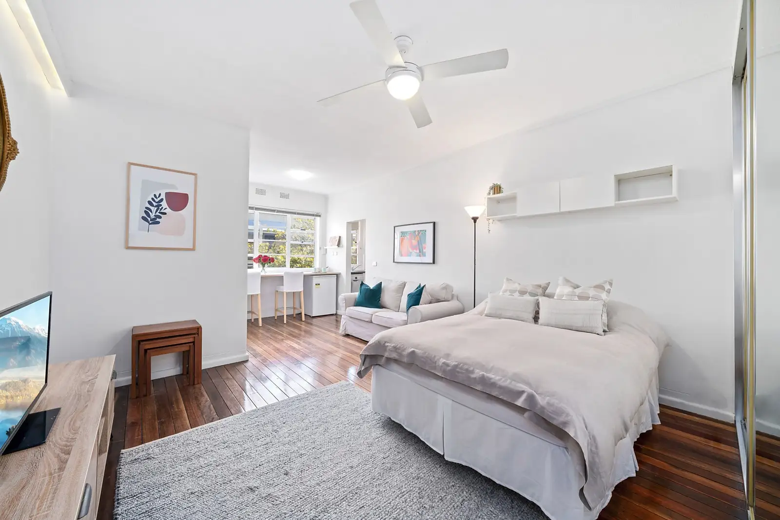 13/4 McDonald Street, Potts Point Sold by Sydney Sotheby's International Realty - image 2