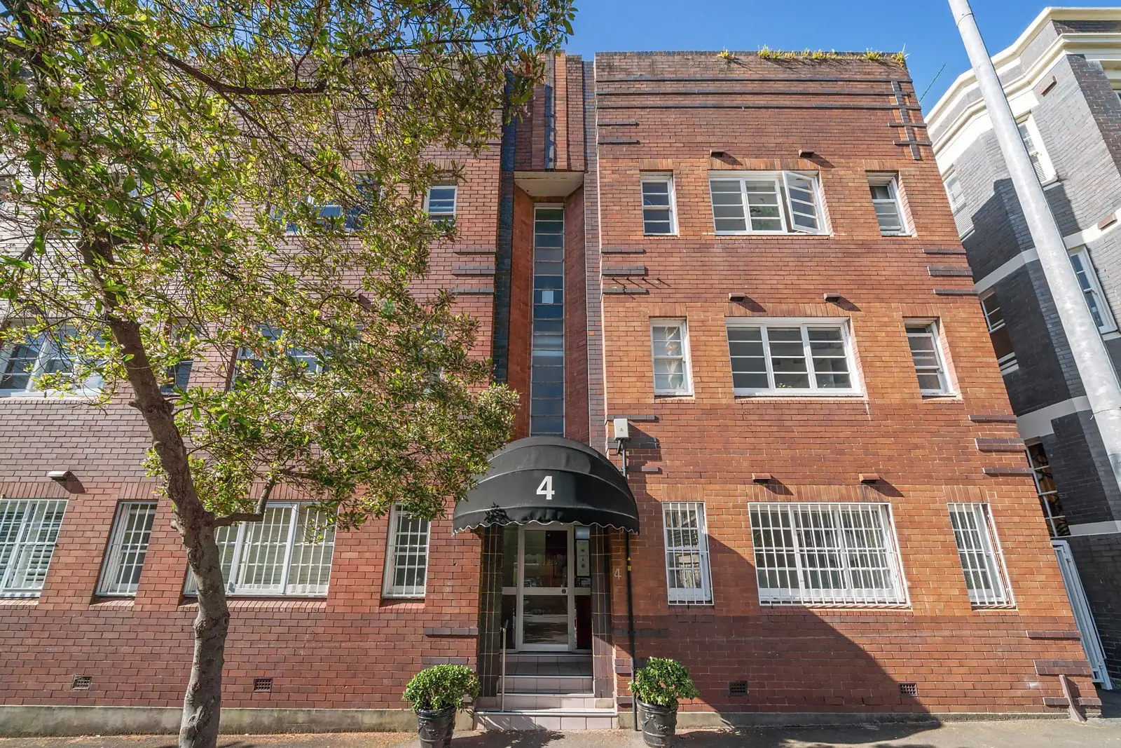 13/4 McDonald Street, Potts Point Sold by Sydney Sotheby's International Realty - image 1