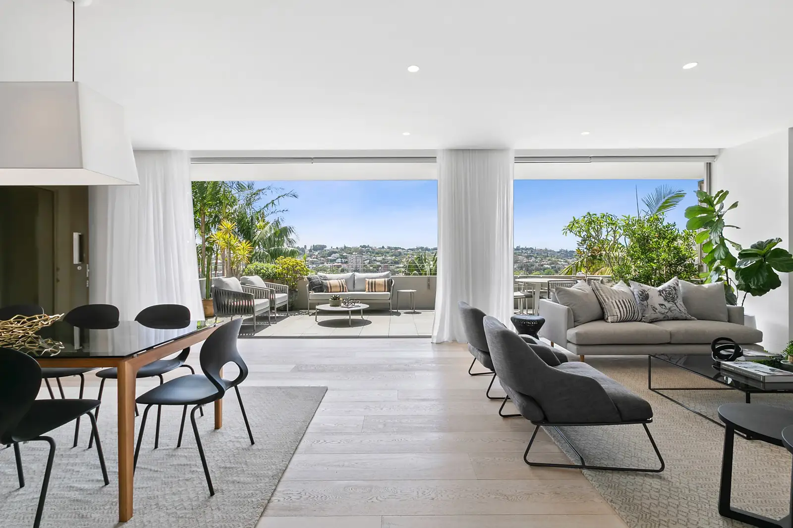 9/17 Greenoaks Avenue, Darling Point Sold by Sydney Sotheby's International Realty - image 1