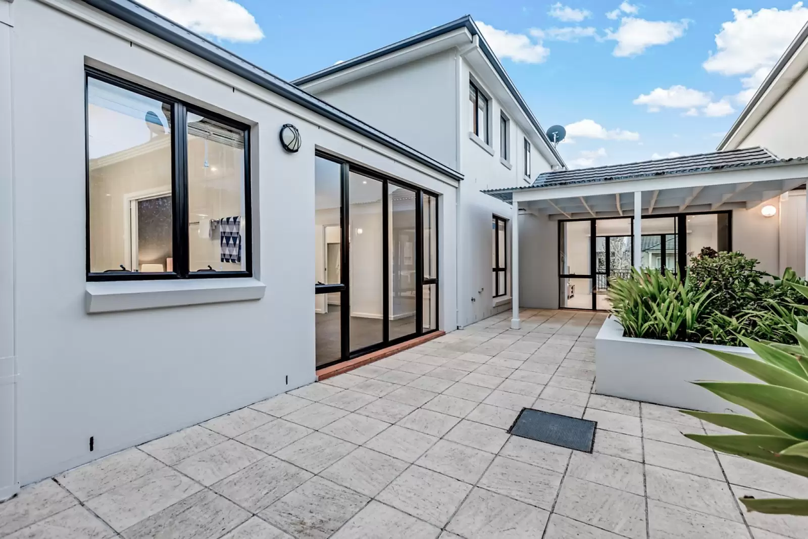 96 Linden Way, Bella Vista Sold by Sydney Sotheby's International Realty - image 16