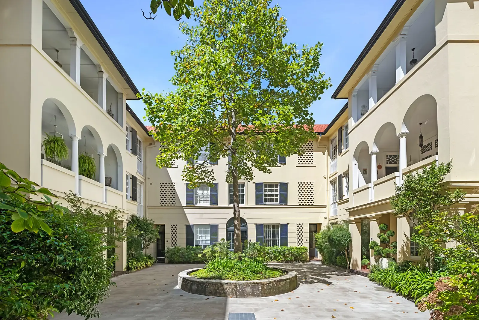 10/3 Rosemont Avenue, Woollahra Sold by Sydney Sotheby's International Realty - image 1