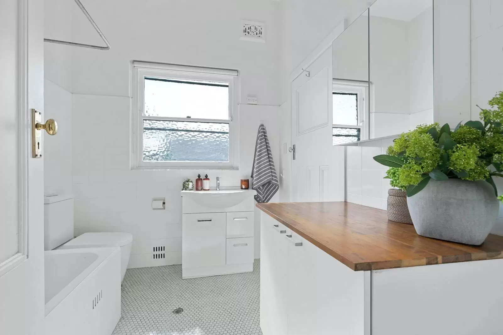 42A Darling Point Rd, Darling Point Leased by Sydney Sotheby's International Realty - image 7