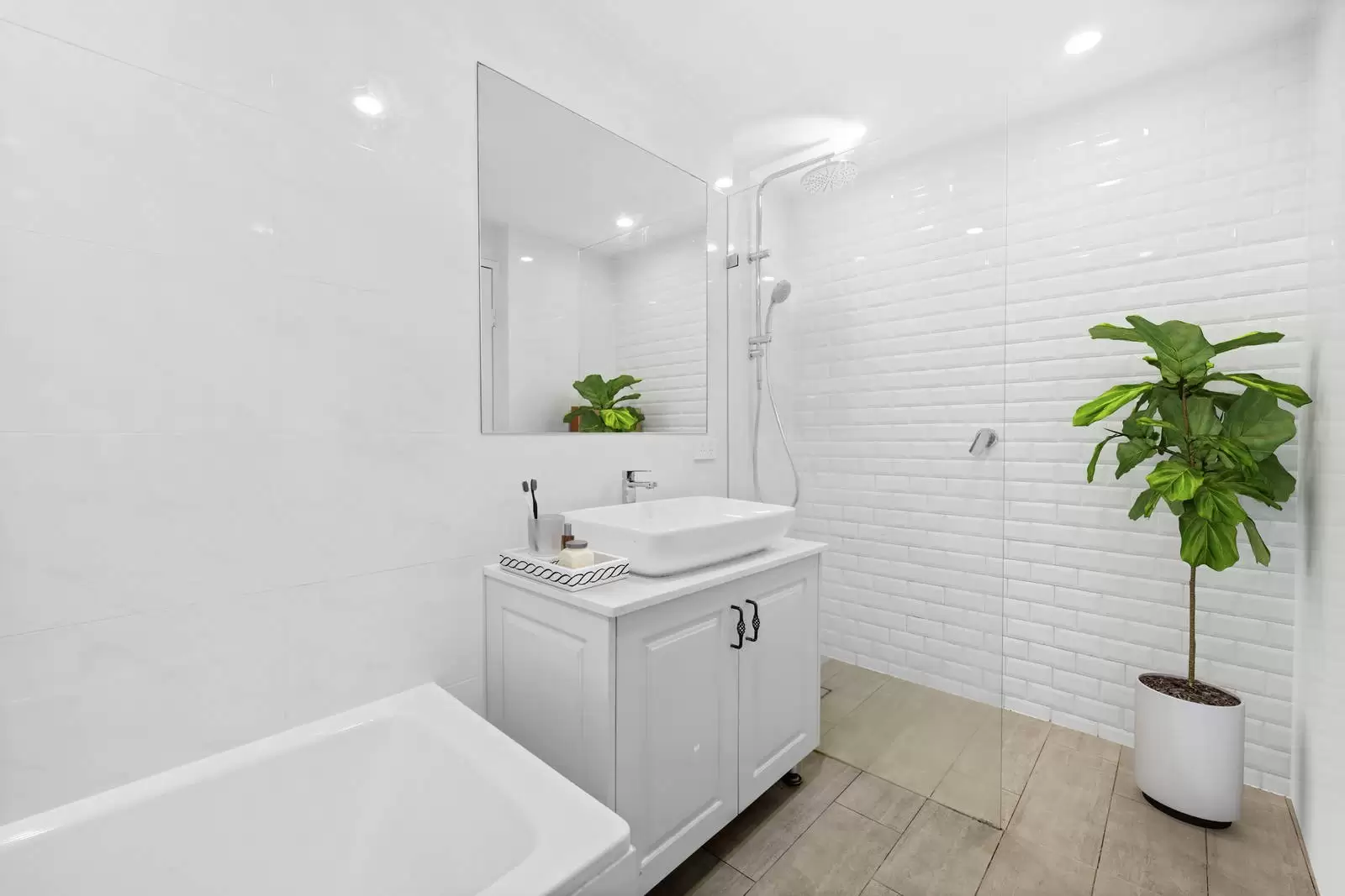 2/22 New Street, Bondi Leased by Sydney Sotheby's International Realty - image 5