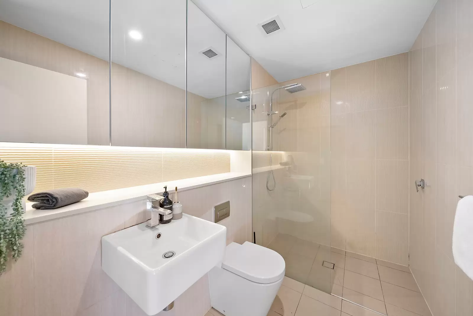 305/39-47 Mentmore Avenue, Rosebery Sold by Sydney Sotheby's International Realty - image 5