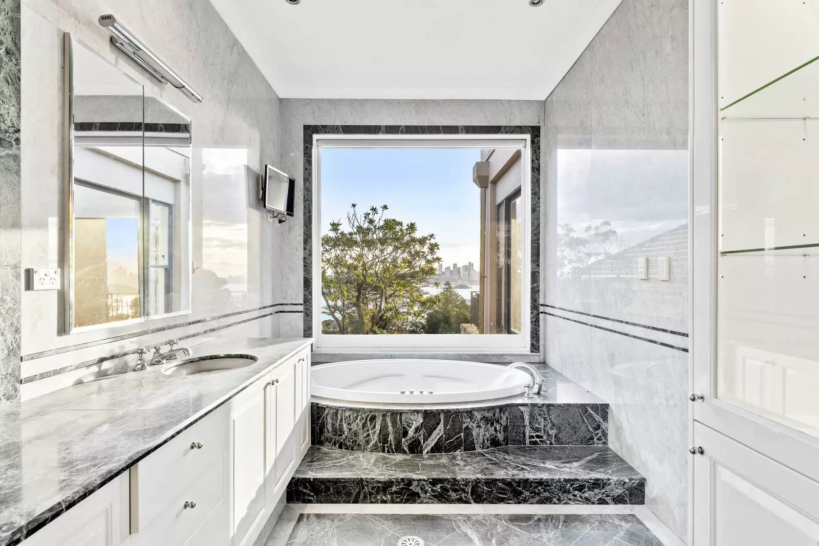 23 New South Head Road, Vaucluse Leased by Sydney Sotheby's International Realty - image 4