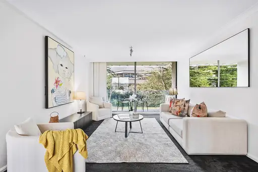 2E/3 Darling Point Road, Darling Point Sold by Sydney Sotheby's International Realty