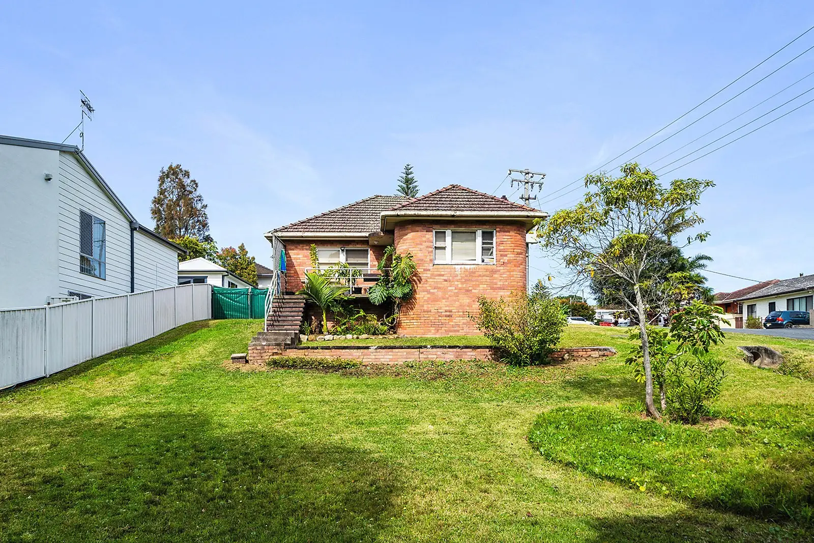 80 Tuggerah Parade, The Entrance Sold by Sydney Sotheby's International Realty - image 2