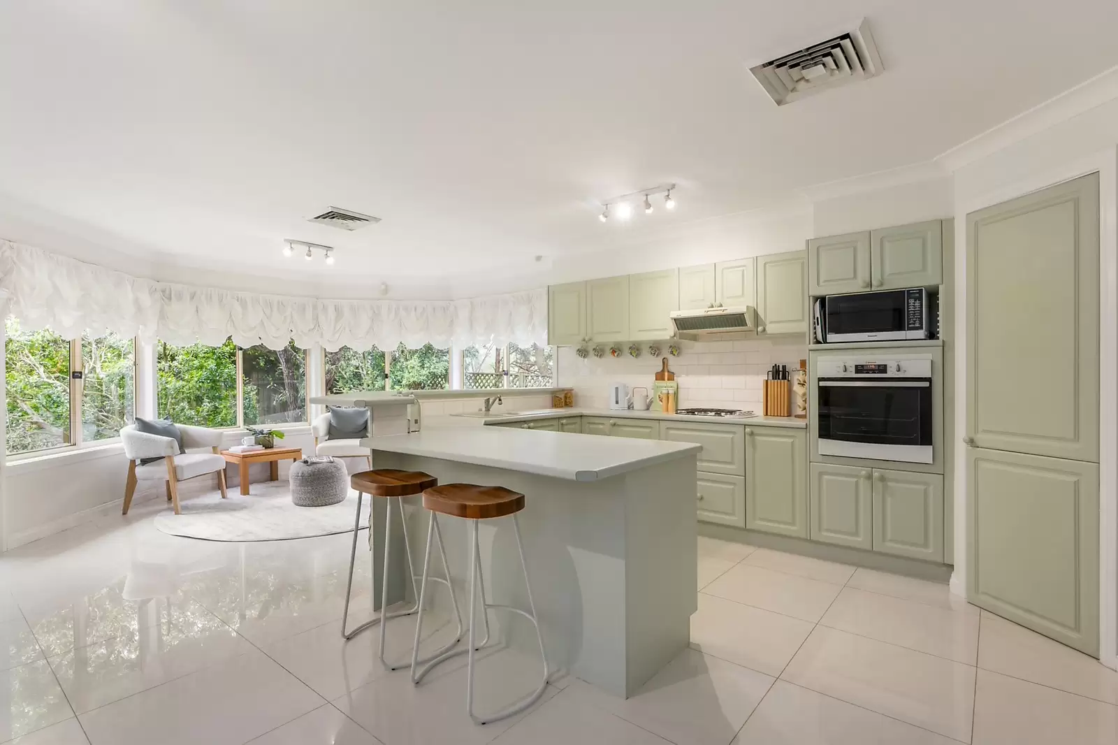 16 Louise Way, Cherrybrook Sold by Sydney Sotheby's International Realty - image 3