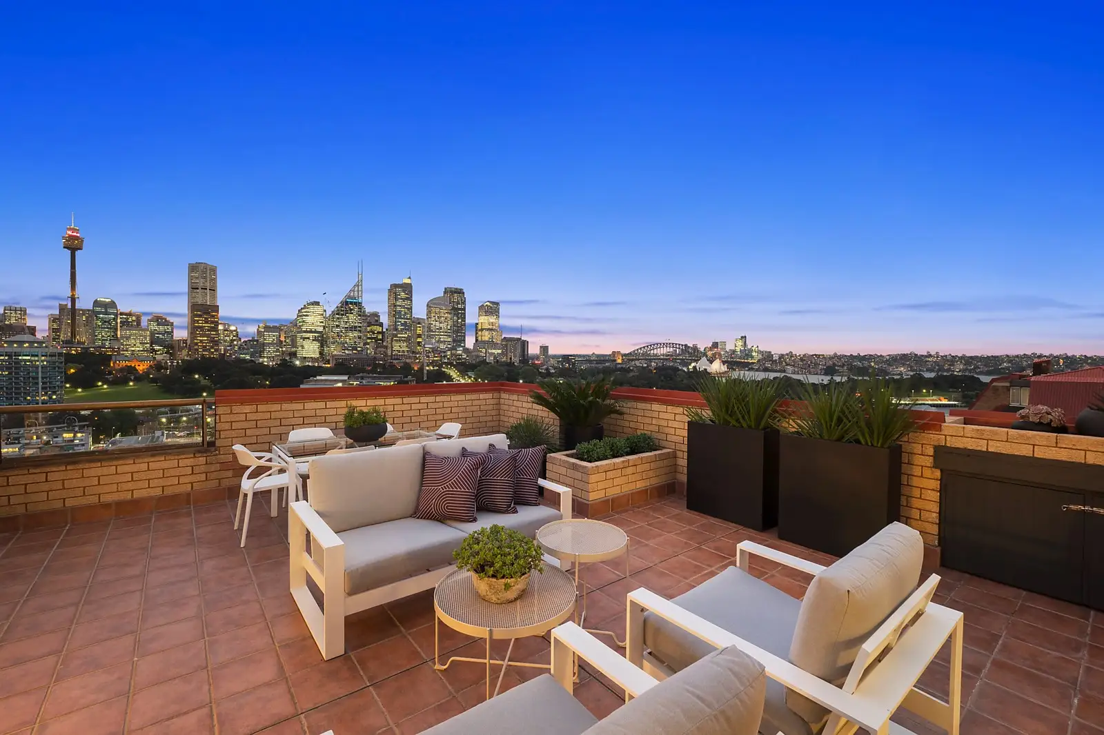 98/103 Victoria Street, Potts Point Sold by Sydney Sotheby's International Realty - image 1