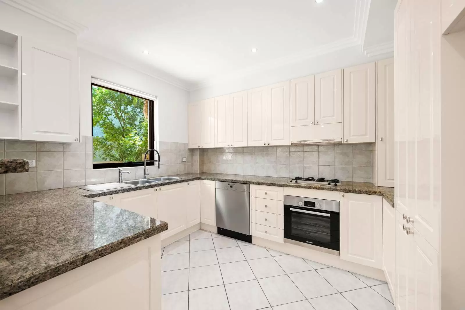 3/12 Blaxland Road, Bellevue Hill Leased by Sydney Sotheby's International Realty - image 5