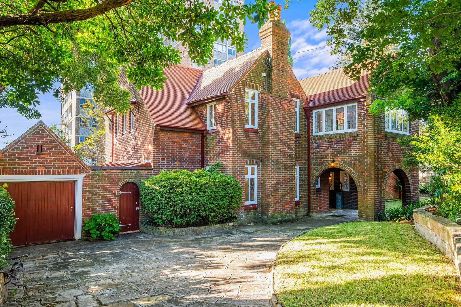 6 Fairfax Road, Bellevue Hill Sold by Sydney Sotheby's International Realty - image 2