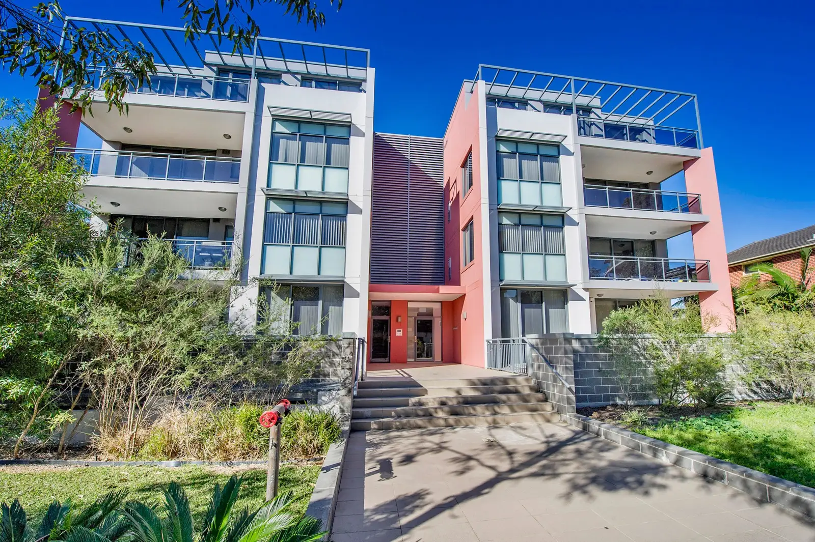 11-15 Gray Street, Sutherland Sold by Sydney Sotheby's International Realty - image 1