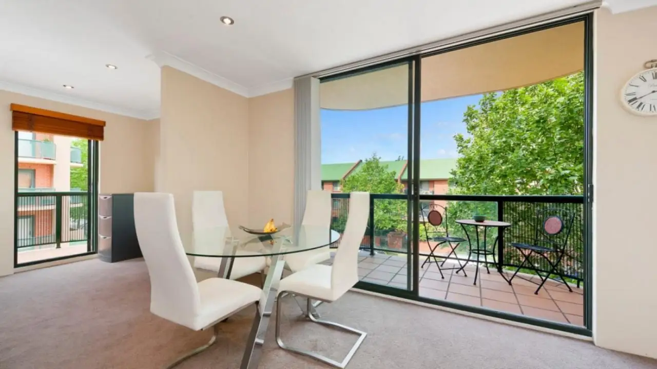 2302/177 Mitchell Road, Erskineville Leased by Sydney Sotheby's International Realty - image 2