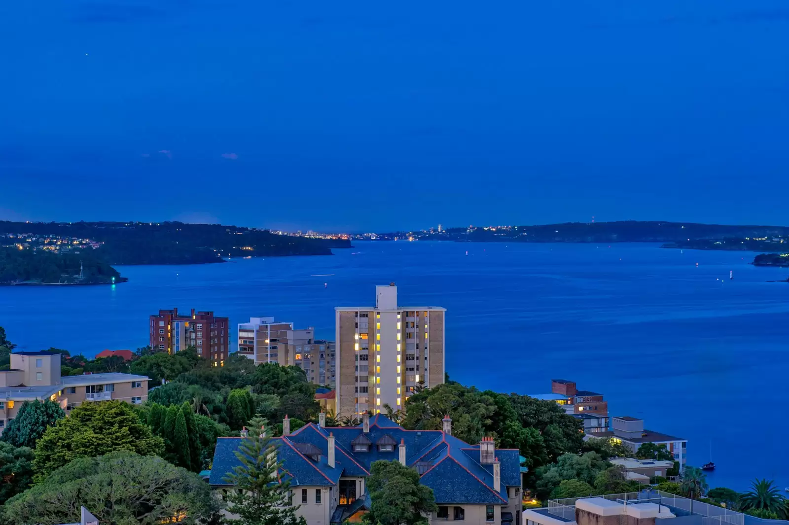 'President Towers' 17/75 Darling Point Road - 'PRESIDENT TOWERS', Darling Point Sold by Sydney Sotheby's International Realty - image 5