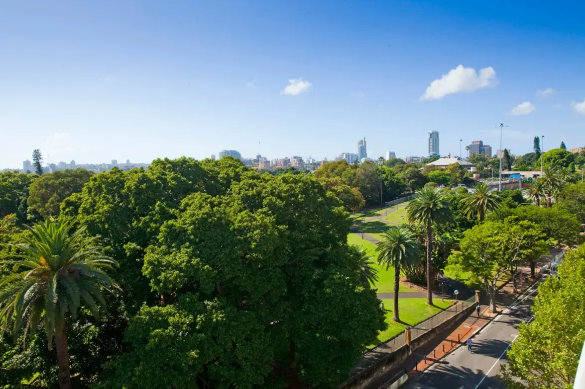 92/5 Macquarie Street, Sydney Sold by Sydney Sotheby's International Realty - image 2