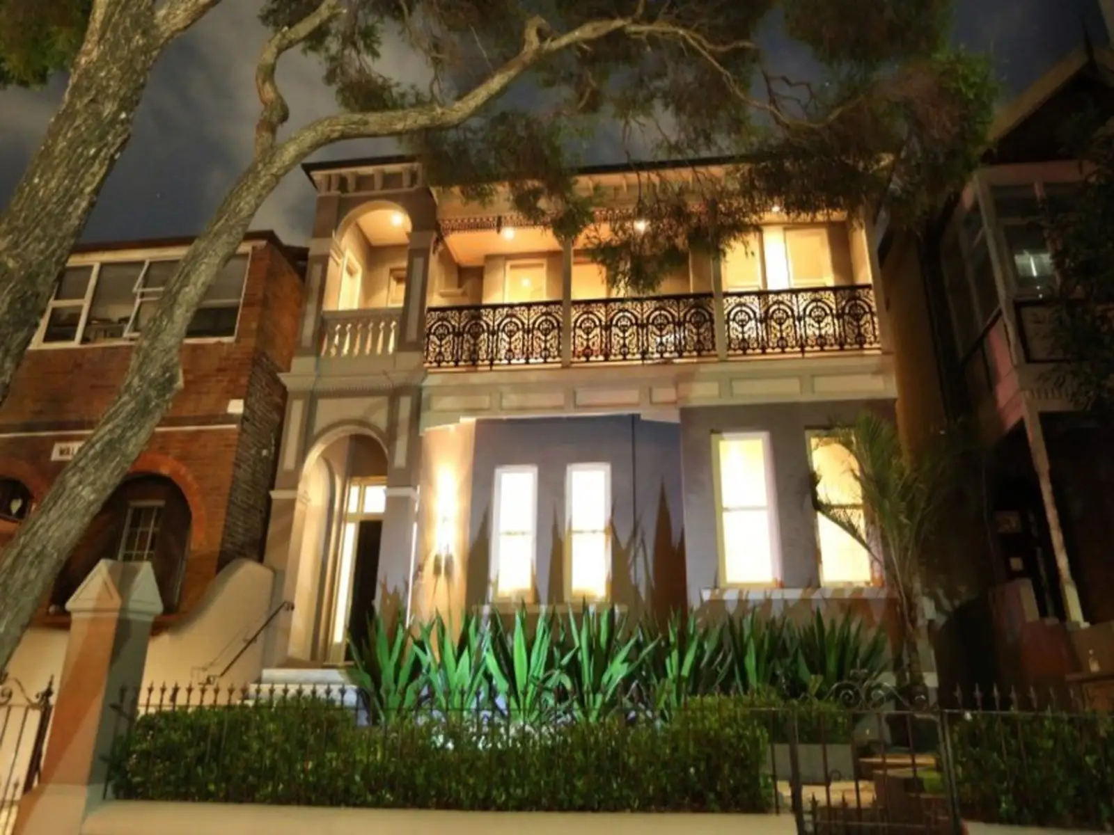 41 Flood Street, Bondi Leased by Sydney Sotheby's International Realty - image 1