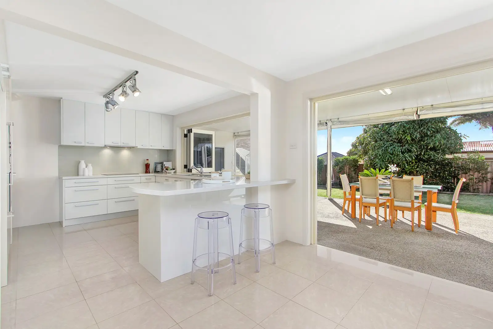 6 Waycott Avenue, Kingsgrove Sold by Sydney Sotheby's International Realty - image 2