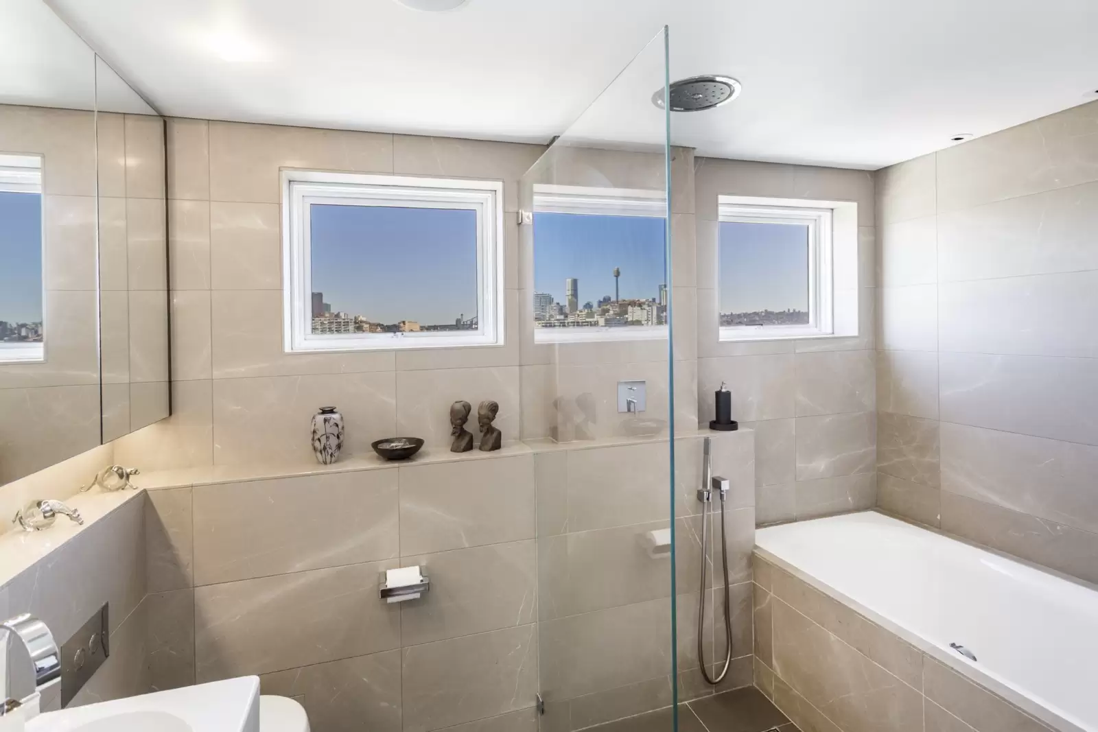 'Glenhurst Gardens' 50/11 Yarranabbe Road, Darling Point Sold by Sydney Sotheby's International Realty - image 6