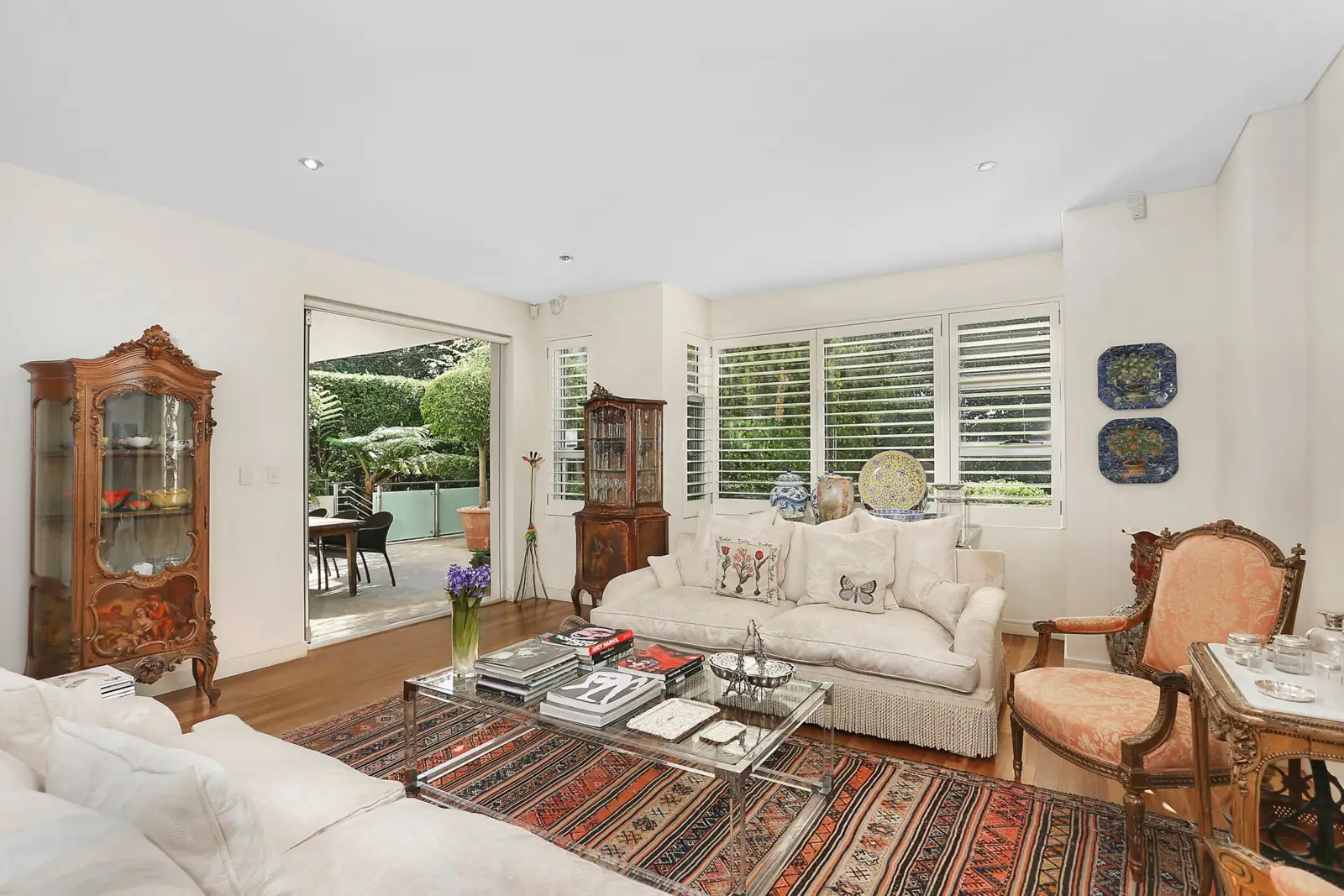 2/247-249 O'Sullivan Road, Bellevue Hill Sold by Sydney Sotheby's International Realty - image 2