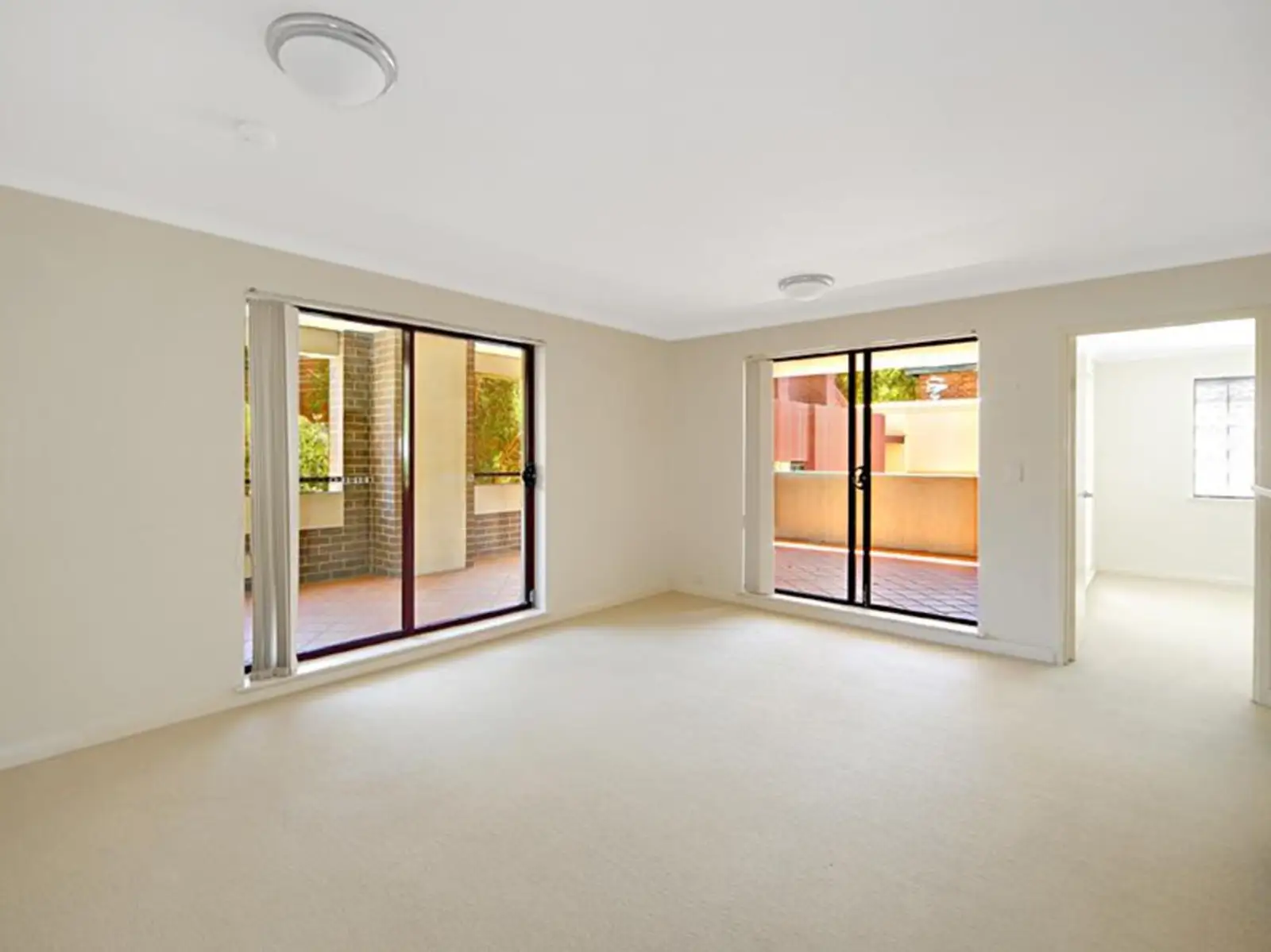205/508 Riley Street, Surry Hills Leased by Sydney Sotheby's International Realty - image 3