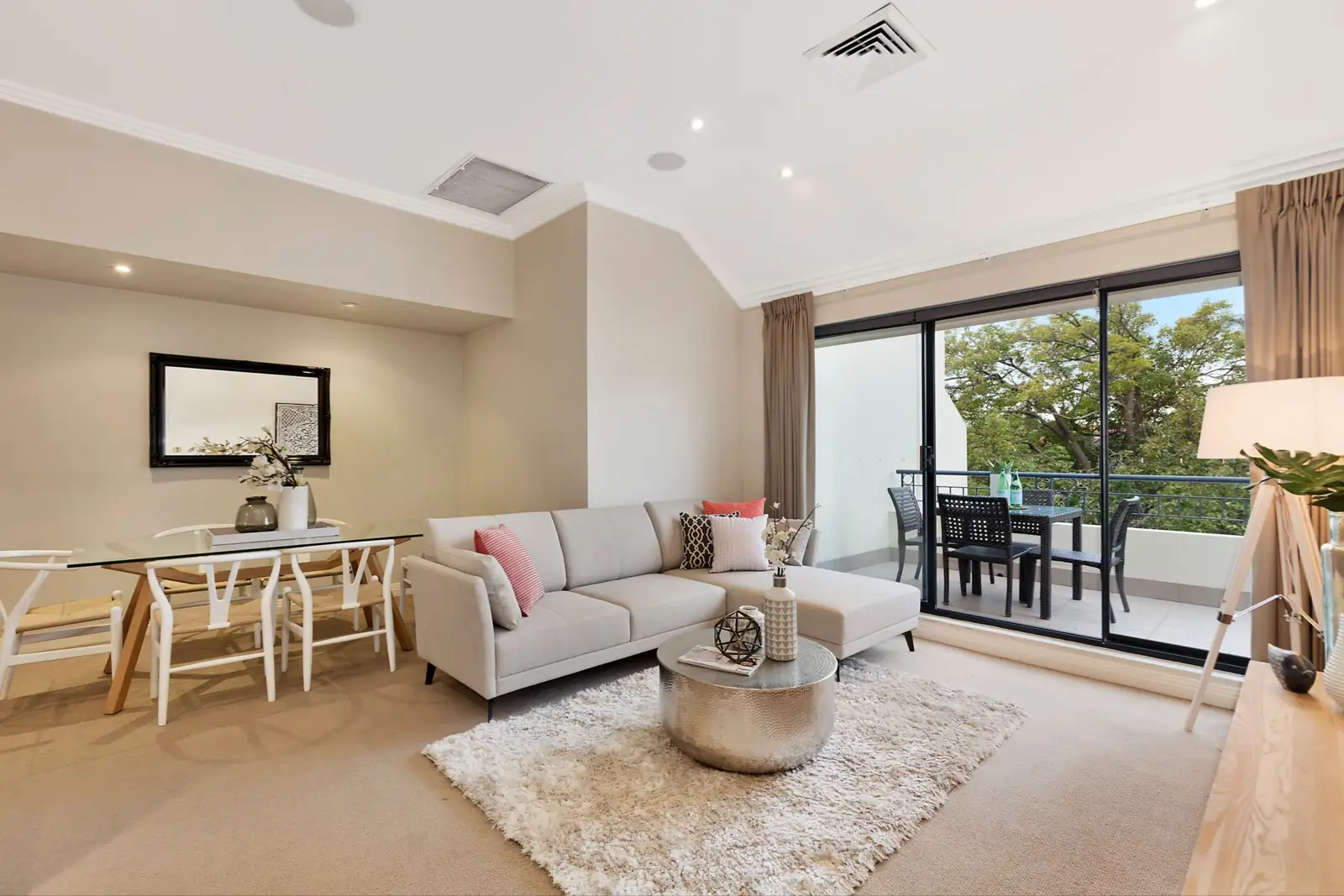 24/139 Middle Head Road, Mosman Sold by Sydney Sotheby's International Realty - image 1