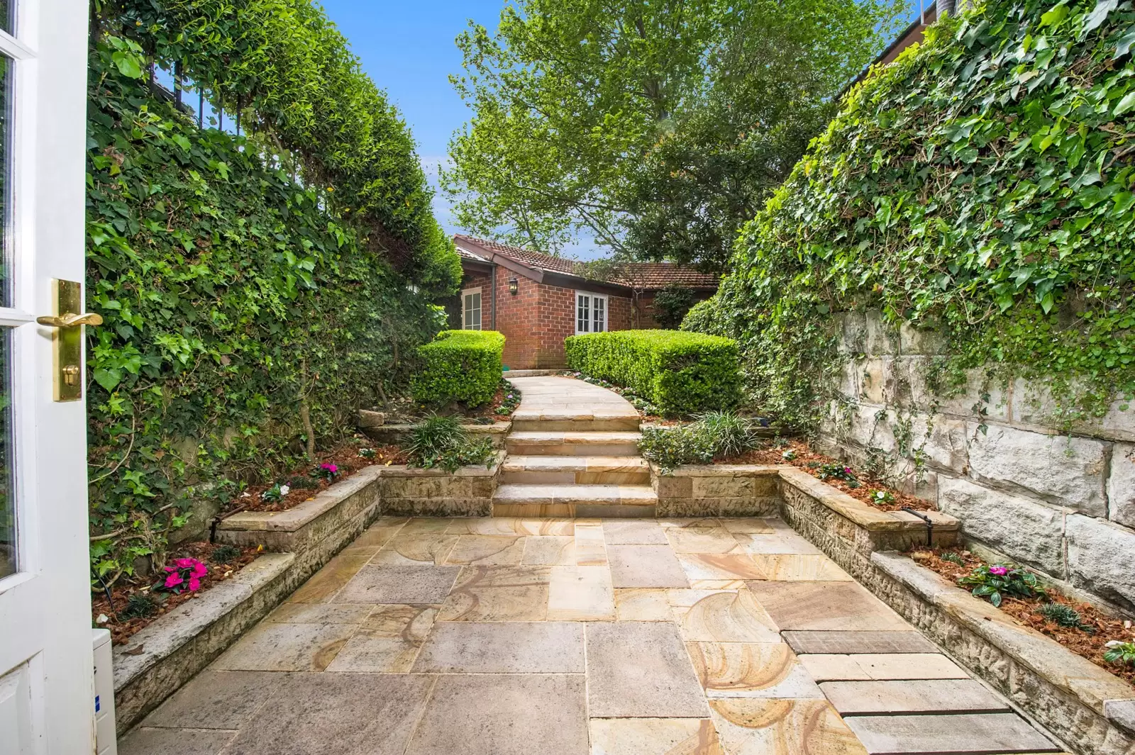 8 Glencoe Road, Woollahra Sold by Sydney Sotheby's International Realty - image 17