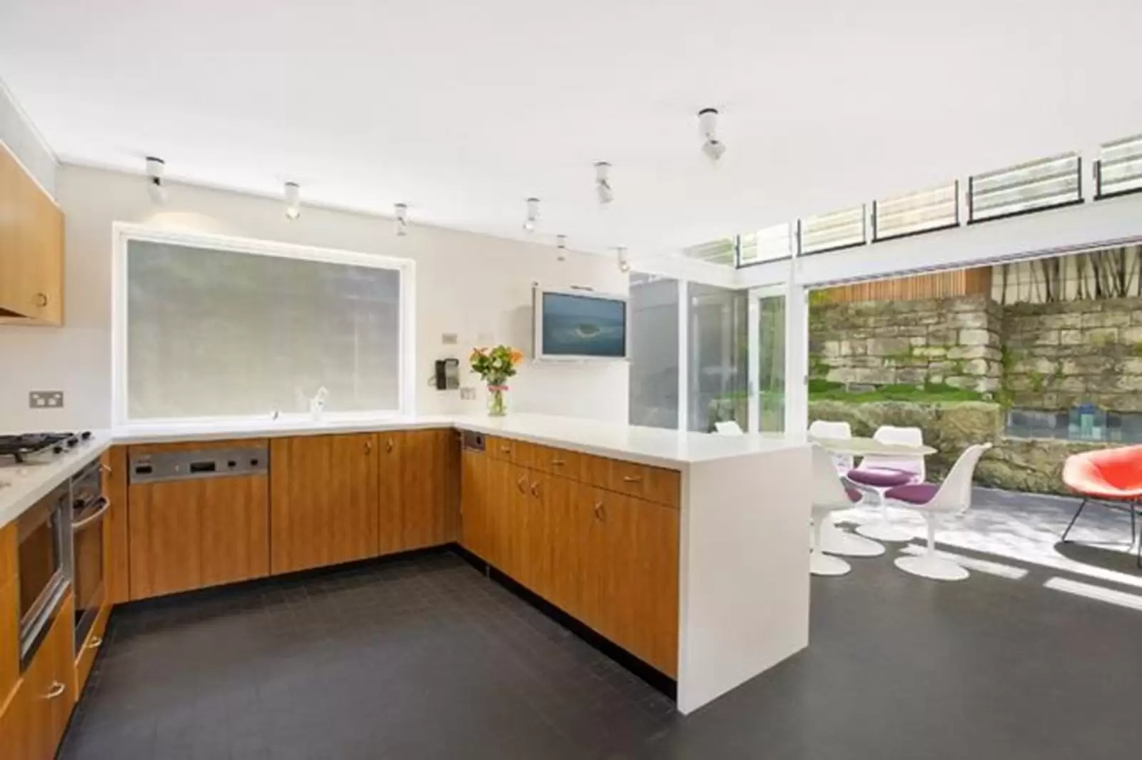 2 Waiwera Street, Mcmahons Point Sold by Sydney Sotheby's International Realty - image 4