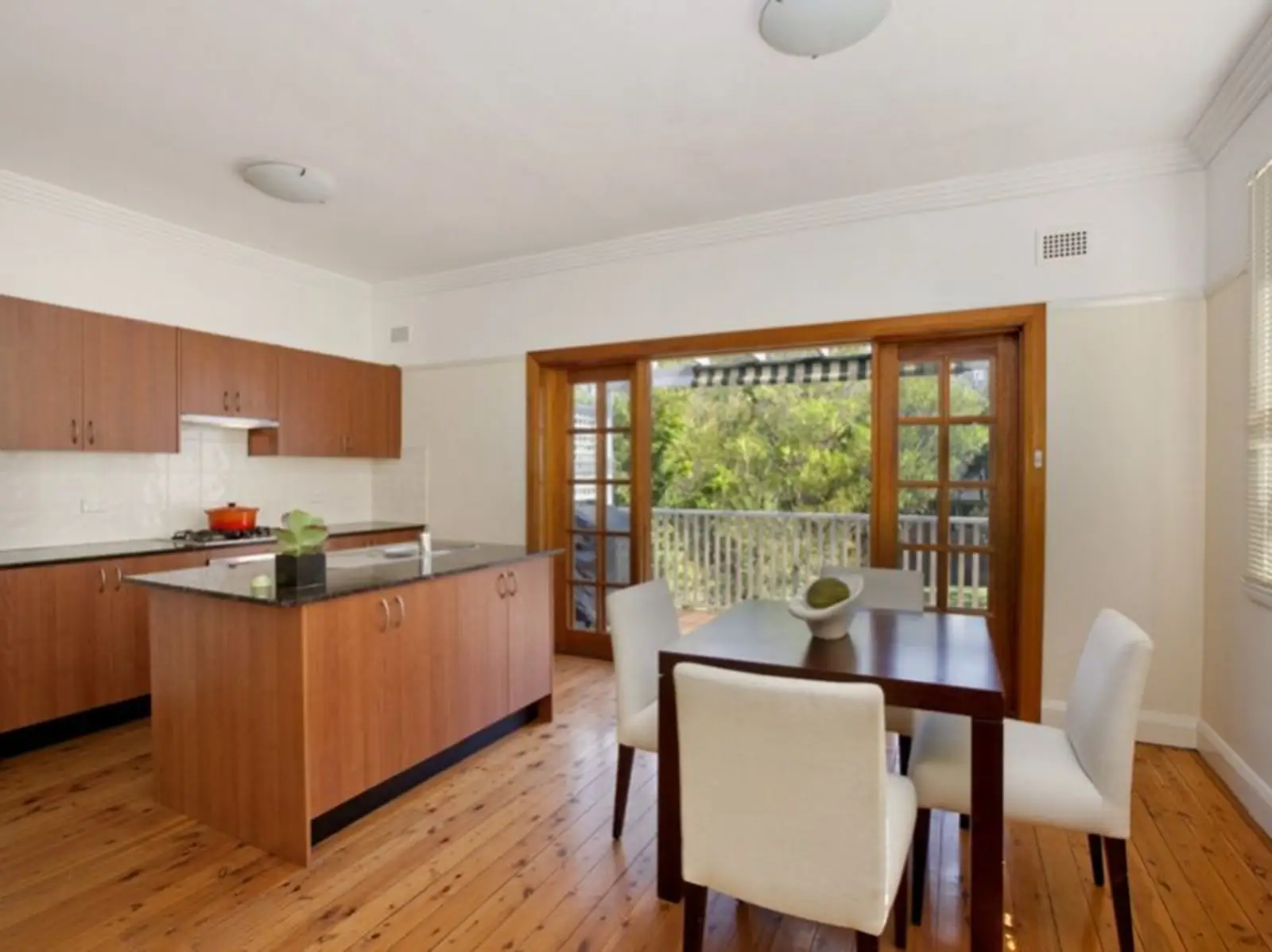 28 Holdsworth Street, Neutral Bay Sold by Sydney Sotheby's International Realty - image 2