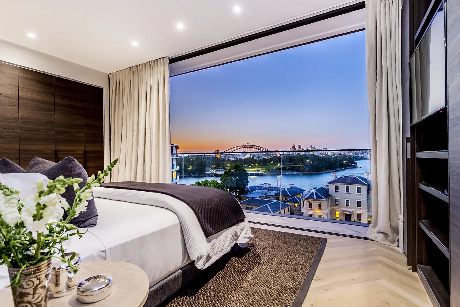 Penthouse 20 '10 Wylde Street', Potts Point Sold by Sydney Sotheby's International Realty - image 1