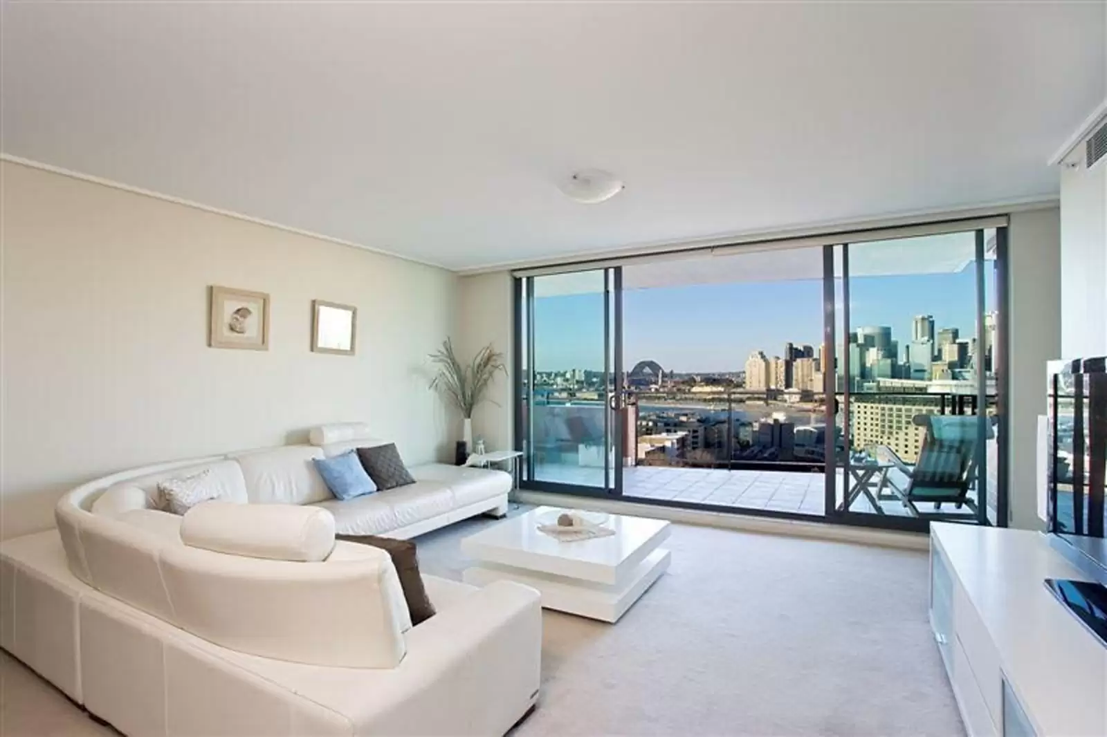 1402/21 Cadigal Avenue, Pyrmont Sold by Sydney Sotheby's International Realty - image 4