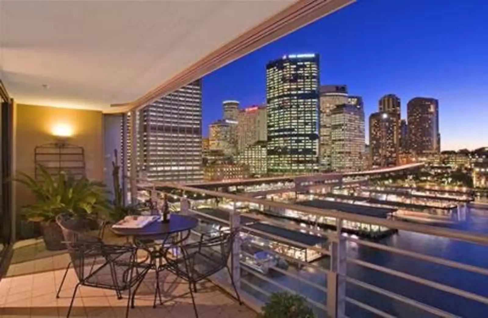 7 Macquarie Street, 'The Bennelong', Residence 96, Sydney Sold by Sydney Sotheby's International Realty - image 2