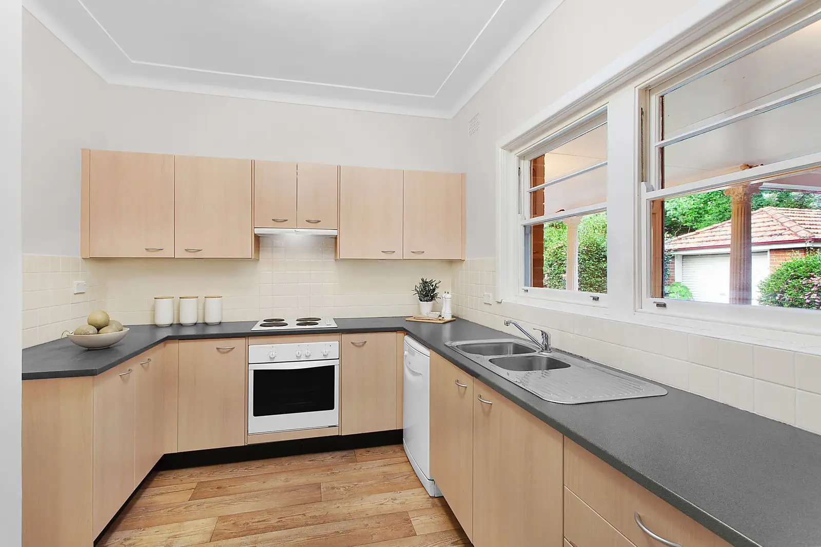 33 Inverallan Avenue, West Pymble Sold by Sydney Sotheby's International Realty - image 3