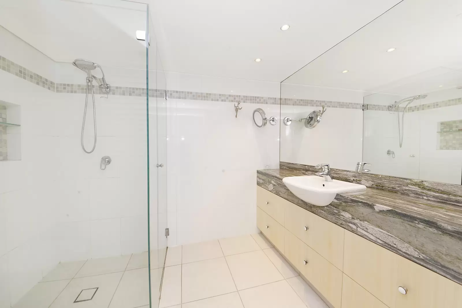 22/2-4 Notts Avenue, Bondi Beach Leased by Sydney Sotheby's International Realty - image 7