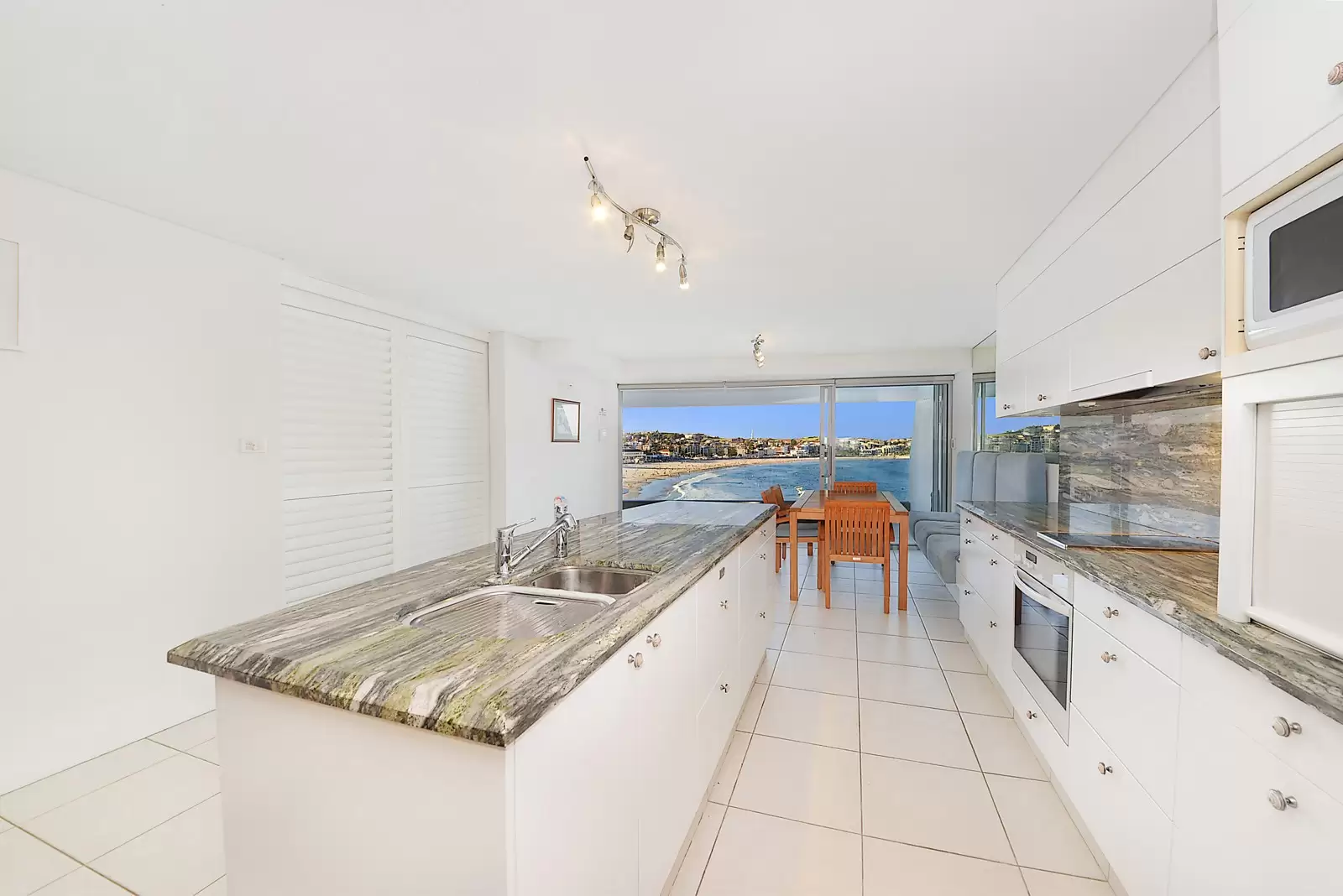 22/2-4 Notts Avenue, Bondi Beach Sold by Sydney Sotheby's International Realty - image 4